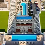 Holiday Apart Spa Pool Infinity Resort & Parking